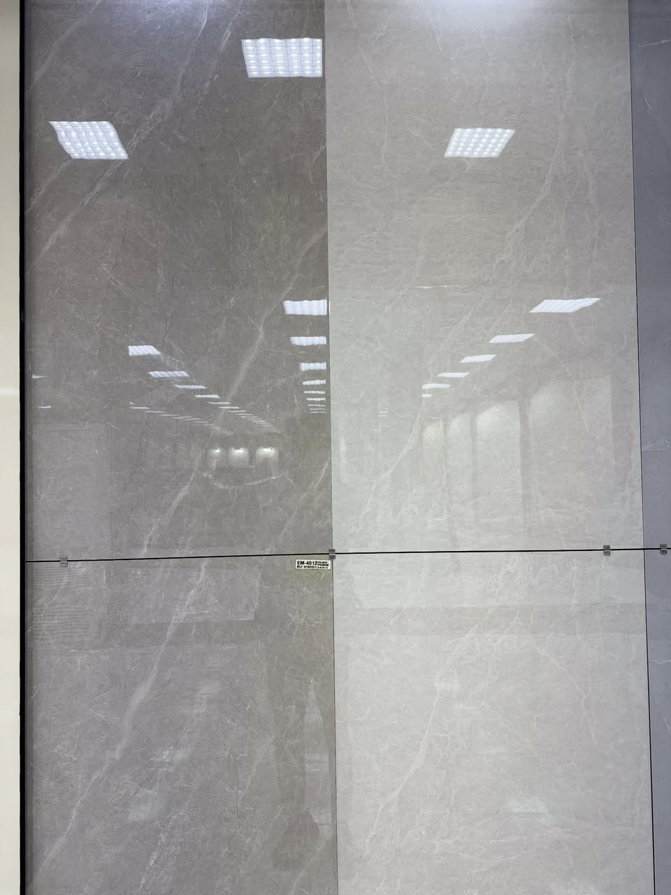 🔥 وصل حديثاً 🔥

سيراميك بورسلاين هندي 120×60
من شركة إيتاليزا الهندية
✨ بامتيازات إيطالية فاخرة ✨

قوة ✦ فخامة ✦ تصميم يلفت النظر
الخيار المثالي للبيوت العصرية والمساحات الراقية

✔ تحمّل عالي
✔ لمعة وأناقة تدوم
✔ مناسب للأرضيات والجدران
✔ بيع بالجملة والمفرد
✔ متوفر بألوان وتصاميم متعددة
🔹 وأكو هواي ألوان غير معروضة بالصور

📍 معرض البيت الحديث لتجارة السيراميك / ناصريه ناحية الفضليه
تعال وشوف الالوان بنفسك 👌
لأن بيتك يستاهل الأفضل �
 
للاستفسار :***********
