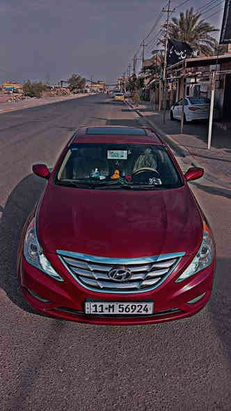 السلام عليكم ***********// *********** للبيع هونداي سوناته وارد امريكي موديل 2012 طخه دعاميه فقط بيه بابين  صبغ بلعراق موصفات سياره فول عده بصمه فتحه تحكم
ستيرن جهتين شاشه كبيره كامرا خلفيه ويل كب داخل لونين مكينه 2400 جدي اي اربع دسك مكينه وكير وحداديه 
تبريد عطلان  وتخم تايرات بحاله ممتازه جدا جدا (السعر ١١٥ ) رقم بغداد جديد تحويل مباشر مكينه سياره کربلاء
