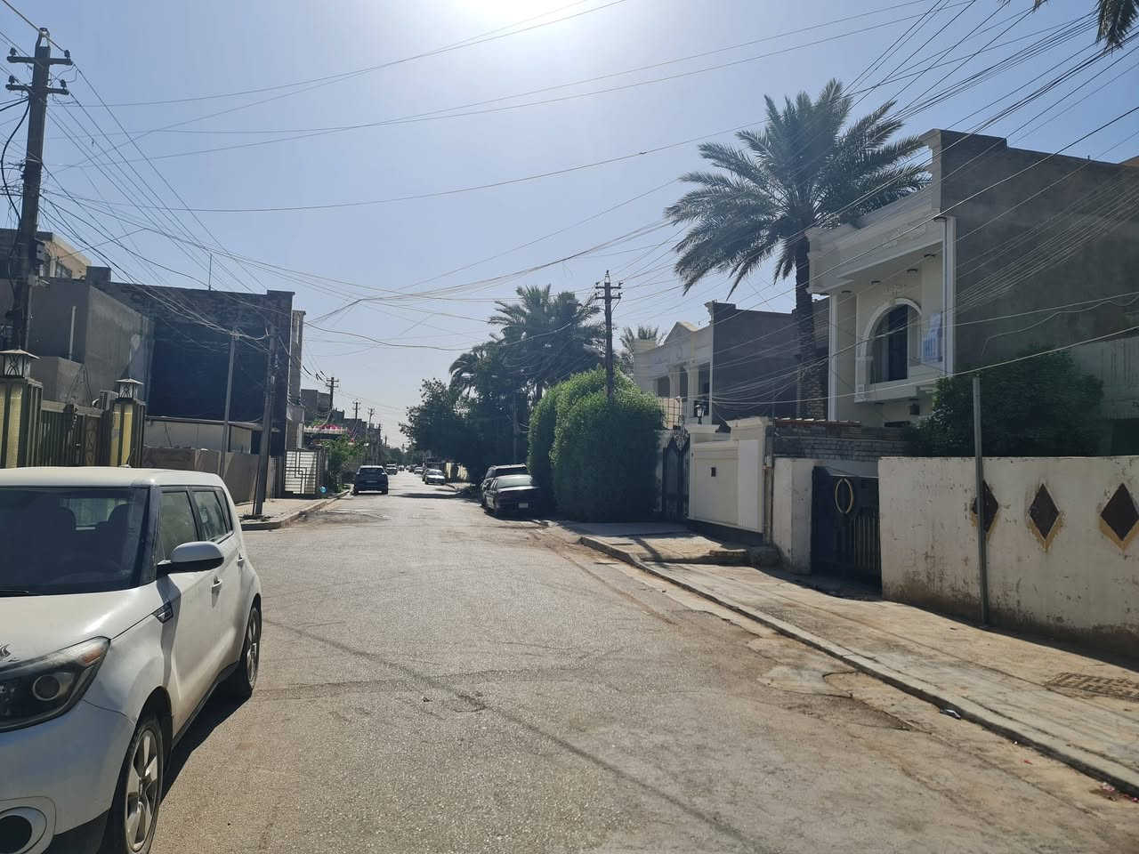 السلام عليكم
قطعه ارض للبيع 
ملك طابو صرف 
بغداد الزعفرانيه الاربع شوارع 
قرب حسينيه ابا ذر  فرع كرزات تودي 
المساحه الكليه   400  متر 
الواجهه 20 متر 
النزال  20  متر 
يعني مربعه 20 × 20 
سند مستقل 
 يوجد فيها  اجازه بناء كامله دارين سكني 
منطقه راقيه جدا والفرع جدا هدوء 
تقطيع حسب الطلب  
للاستفسار وطلب المعلومات اتصل على الرقم  وبدون التواصل على الخاص 
***********
