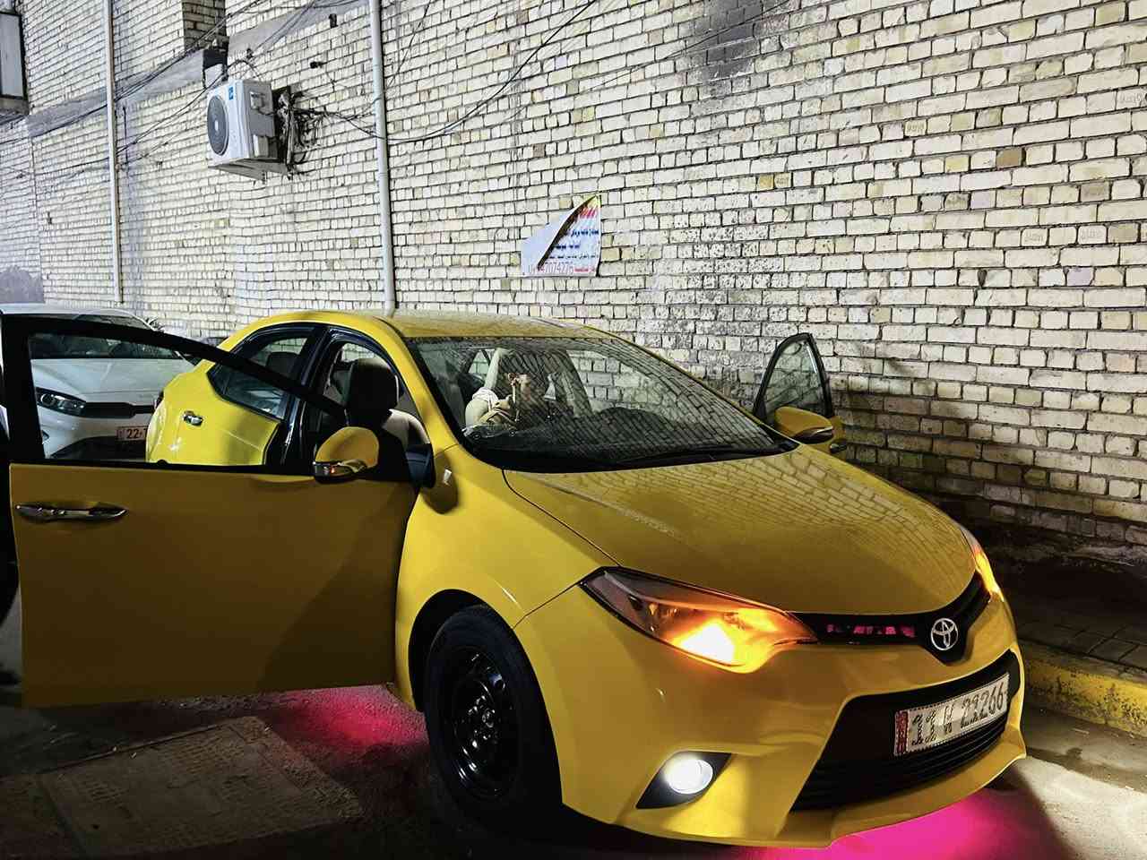 السلام عليكم كورله أمريكي 2014
بدون تبديل 
بدون ايربكات 
حادث طخه بلصندوك نفسه مصلح 
وخشم جاملغ امامي بارد بيه بلعراق
كير مكينه نعمه 
السيارة حلوه وكاعده 
السعر 125 بيها مجال
مكاني بغداد حي اور ..ام الكبر والغزلان
***********
