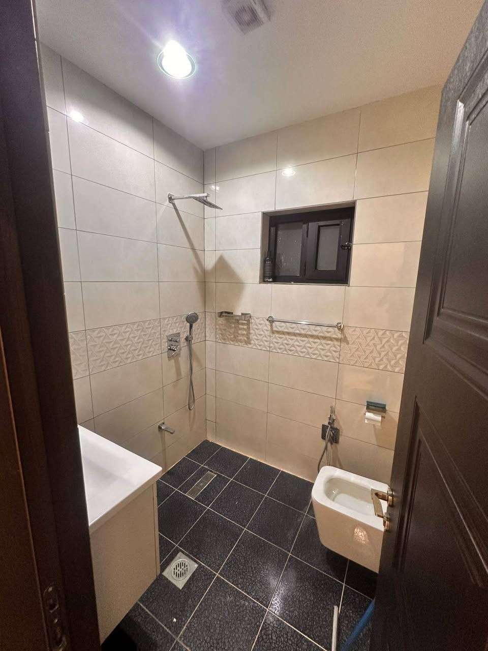 شقة أرضية معزولة للإيجار في المنصور – البيجية، مؤثثة، غرفتين نوم وصالة ومطبخ وحمام
للاستفسار: *********** 📞
