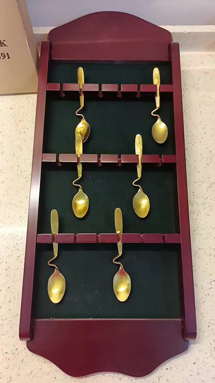 ڤاترينا ملاعق جديده لوك كارتون بدون اي خدش واي ضررمثل مواضح بالتصوير الداخل زيتوني الون مجموع الملاعق ٢٤قطعه حجم كبير الطول 52سم فوگ النص متر والعرض 20سم


**إذا كنت صاحب هذا الإعلان وتريد حذفه لأي سبب، رجاءا أرسل رسالة إلى الدعم الفني**