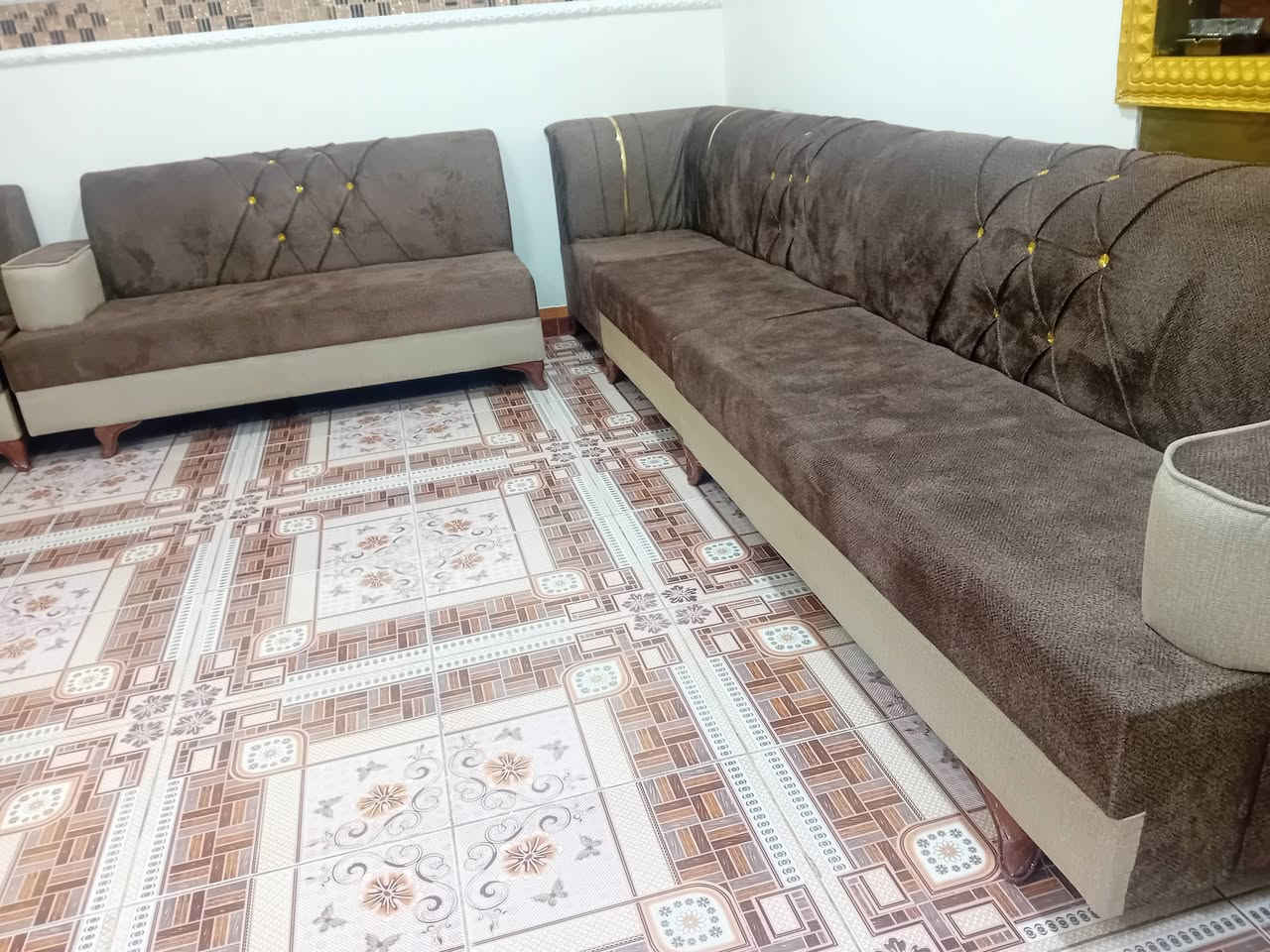 متوفر تخم قنفات ديوان للبيع جديد ونظيف العدد اثنين السعر مناسب العنوان ناحية الفرات التواصل على الرقم أو واتساب ***********
