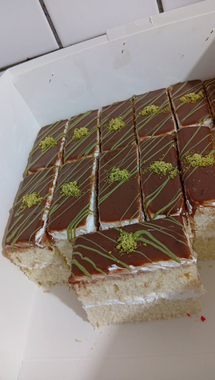 قطع كيك حسب الطلب 🍰 
الحجز قبل يوم او يومين 
يتوفر توصيل داخل شهربان 🚗 
#ديالى #كيك #كيك_مناسبات #عمل_كافه_انواع الكيك #حلويات


**إذا كنت صاحب هذا الإعلان وتريد حذفه لأي سبب، رجاءا أرسل رسالة إلى الدعم الفني**