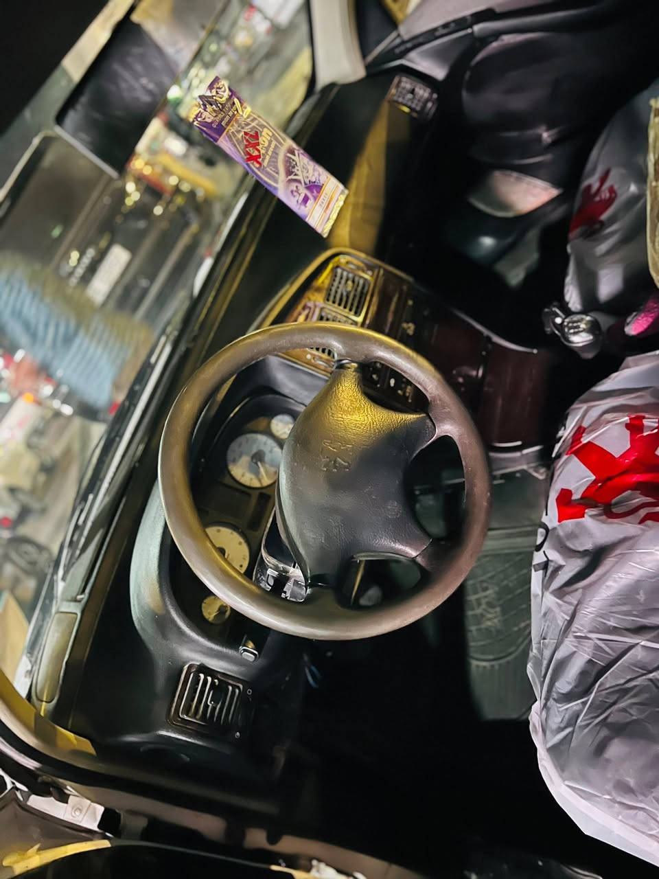 بيجو بارص 2015 مابيها ضربه فقط اخياسات معمره سياره جاهزه مكينه وكير وحداديه اماميه وخلفيه دبلات جدد فلنجات جدد بوربرنات عيه وصينه جديده كله جديد تبريد ثلج تراي وين مايعجبك السعر 53 وبيها مجال قليل ***********
