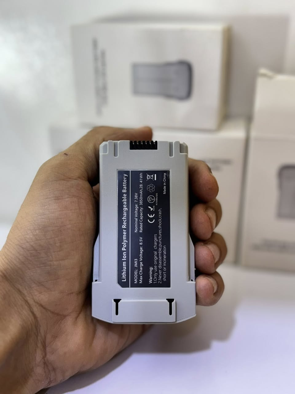 سلام عليكم بطاريات DJI/3/4 موجودات أربع قطع الي يريدهم واتساب
***********
