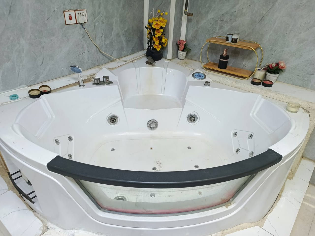 غراض حمام مغربي للبيع باسعار مناسبه للاستفسار ع الخاص او الرقم ***********
