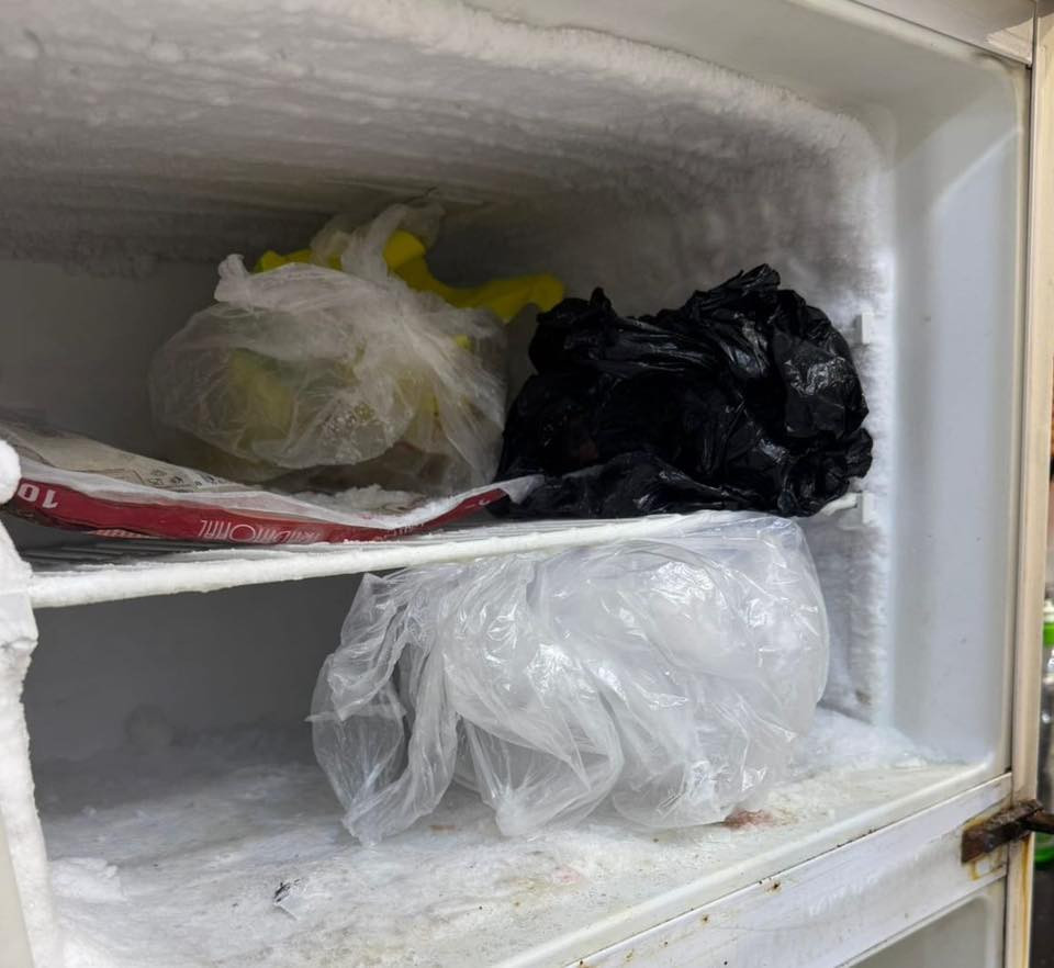 ثلاجة بيكو
10 قدم ماطور جديد 
السعر 150 الف 
للتواصل ***********
