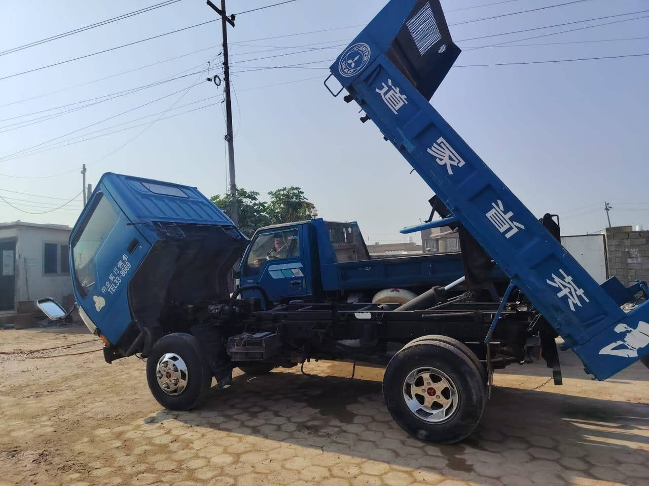 السلام عليكم كنتر عظم للبيع فحل بلادي قلاب شاصي وربع  محرك 108يعني 33 موديل 93 رقم بغداد مشروع وطني عنوان نجف كوفه ***********
