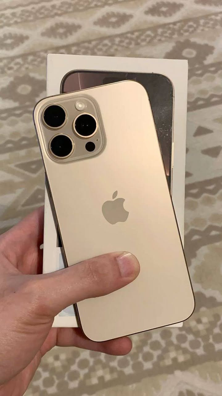 ايفون 16 برو ماكس  شاشة Super Retina XDR OLED مقاس 6.9 بوصة بتقنية ProMotion، ومعالج A18 Pro القوي، ونظام كاميرات ثلاثي متقدم (رئيسية 48MP)، وتصميم من التيتانيوم، ودعم Apple Intelligence وميزات اتصال حديثة، مع بطارية تدوم طويلاً، ويدعم الشحن اللاسلكي MagSafe، ويتميز بمقاومة للماء والغبار بمعيار IP68.+ استعمال بسيط 

***********
