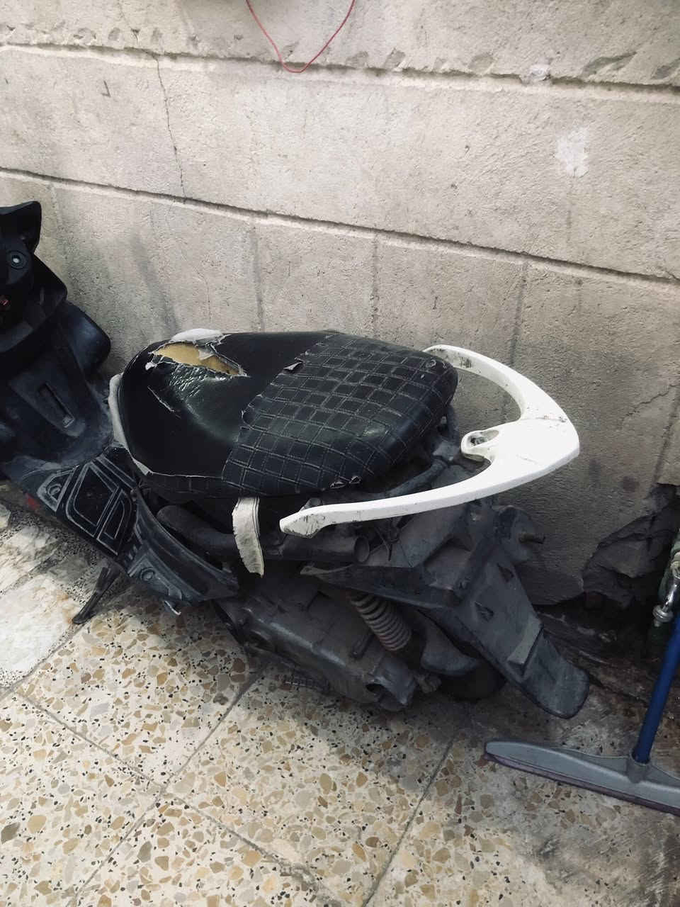 ماكس مضلع كوم حديد تشتغل بس متروكه شوفت عينك السعر ١٥٠ الاتصال ع رقم ***********
