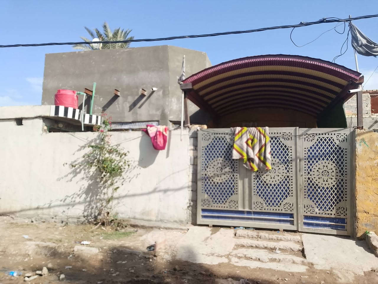 دار البيع المساحة 150 العنوان الحمزه الغربي شارع طاه نهايت شارع طاه  السعر 33 وبي مجال بصيط ‏‪***********‬‏
