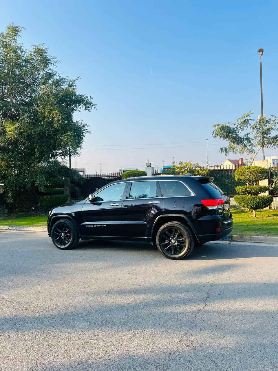 جيب 2019 امريكي 
لأريدو 
حادث جاملغ وبنيد 
صور حادث وسونار وبه صور 
فول عدا فتحه 
جنطه كهرباء 
كشنات جلد 
كشنات تدفئه 
فور ويل
شاشه كبيره 
ماشيه 60
سياره جديده ونضيفه 
رقم سليمانيه 
السعر 215 وبيه مجال 
مكان السياره بغداد حي الجامعه 

☎️ ***********
