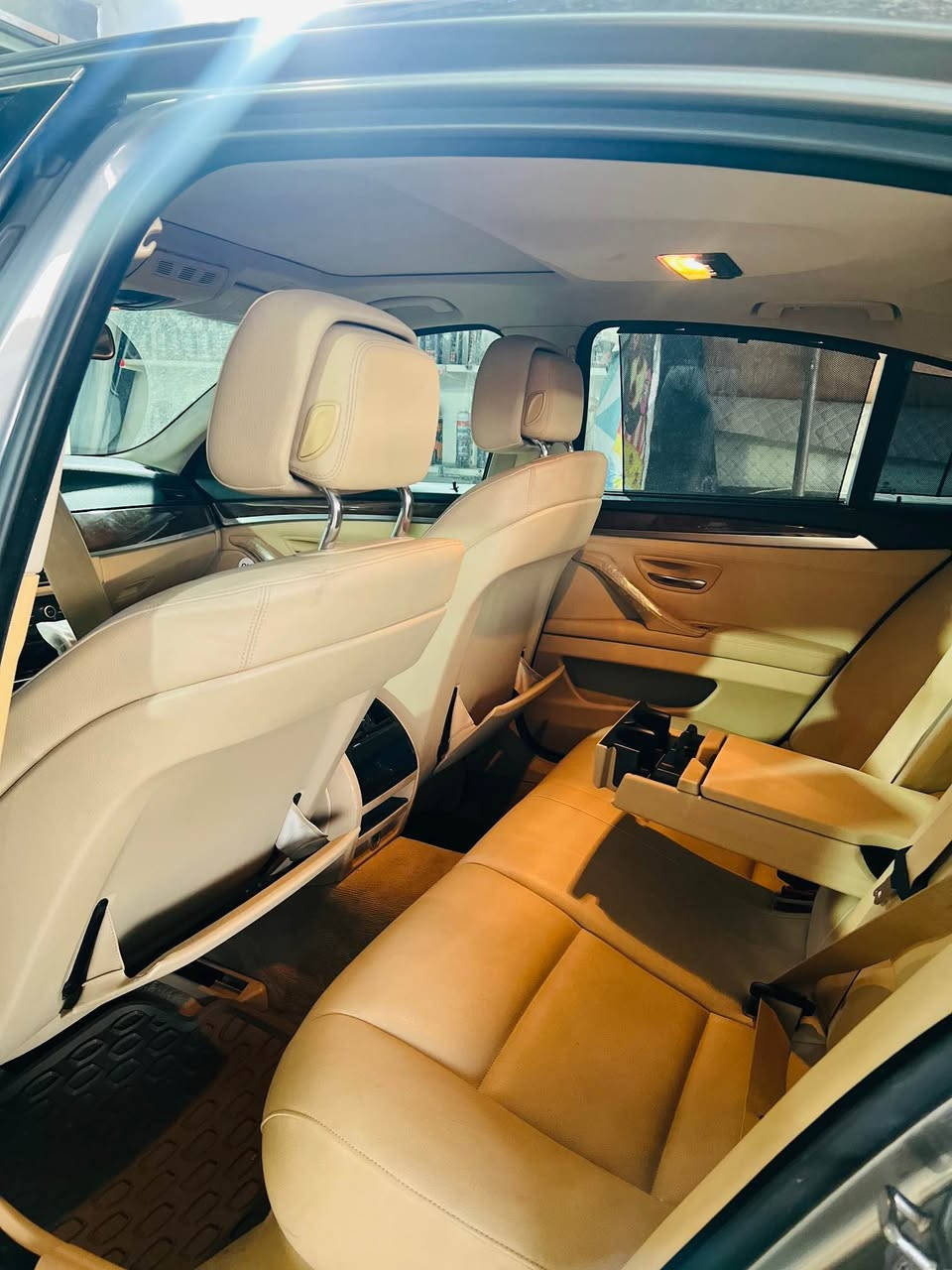 بی ئێم BMW . F10 
مــــــۆدیل / 2013 ، بەنزین 
مەکینە  V4 .528 توربو  ، 
گێڕ و مەکینە کارەباییات بەشەرت
ڕەقەم اورپي منافيس اصلي به شرطي غرامه
فول مواسفات / سلایت گەورە ، برێک بەسمەو ئۆتۆ ، بیلادی بينج پەردە.ناو زارد اكر, نينوى


**إذا كنت صاحب هذا الإعلان وتريد حذفه لأي سبب، رجاءا أرسل رسالة إلى الدعم الفني**