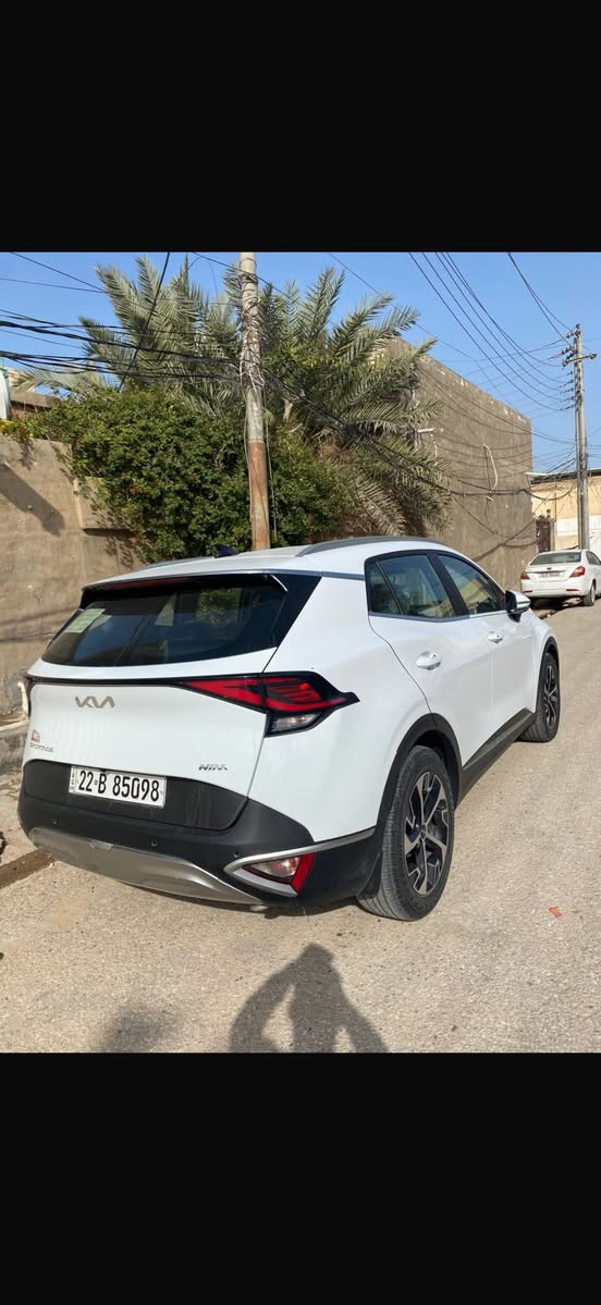 السلام عليكم كيا سبورتج للبيع 2023 خليجي وكفاله من كلشي جاهزه وجديده مال جناي وكاله تحويل مضمون  ماشيه 95 الف بصمه رادار سايد بريك كهرباء تبريد قطعتين السعر 203 وبيه مجال للشراي للاستفسار اتصل *********** مكان السياره النجف الاشرف
