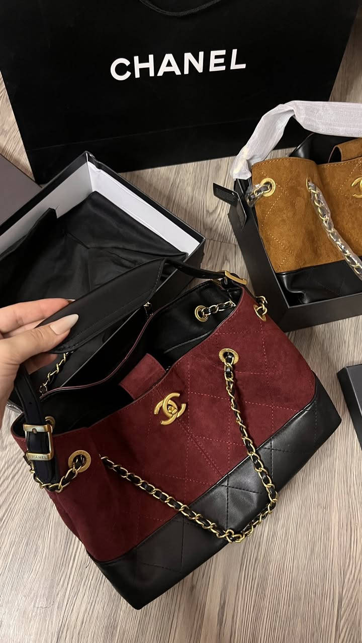 حقائب ماركة  كوالتي عالي تصويري الخاص وحقيقي ممنوع اخذ التصوير ❌ والاسعار فقط على خاص


**إذا كنت صاحب هذا الإعلان وتريد حذفه لأي سبب، رجاءا أرسل رسالة إلى الدعم الفني**