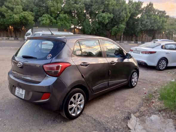 السلام عليكم 
للبيع هونداي اي تين شركه عامه 
موديل 2015
سياره جاهزه كير مكينه صدر 
تخم تاير كهربائيات سنتر لوك مري شفط 
مكينه ٤سلندر رقم وسنويه وهزه جديده بسمي شرط التحويل بيه صبغ بدون دواخل رايده ٨٢وبيه مجال بصيط 
مكاني الاعظميه الاتصال ***********
