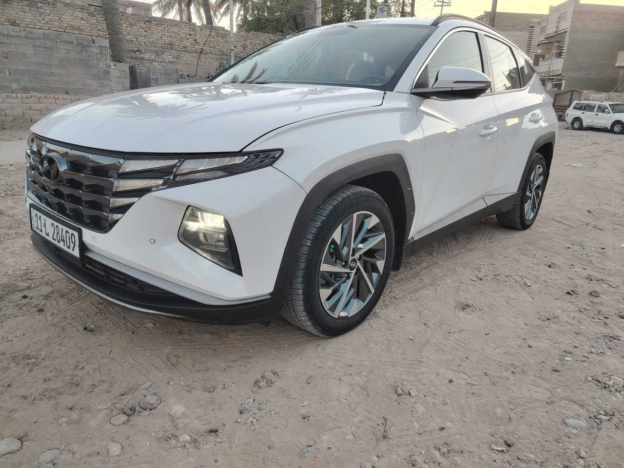سلام عليكم البيع توسان خليجي مديل 24 ماشيه38 مكينه 2000كير جديد صدر خلفي وامامي جديد تخم تاير لايت دواد حساسات خلفيه وماميه مري شفط تحديد مسار تشغيا عن بعد السياره مدوشمه كاعيه وكشنات  السياره بيه جاملغ وبنيد مشتغلهن شغل بلادي رقم بغداد الدولي بسمي تحويل مباشر السعر 175 مكاني بغداد المعامل ***********
