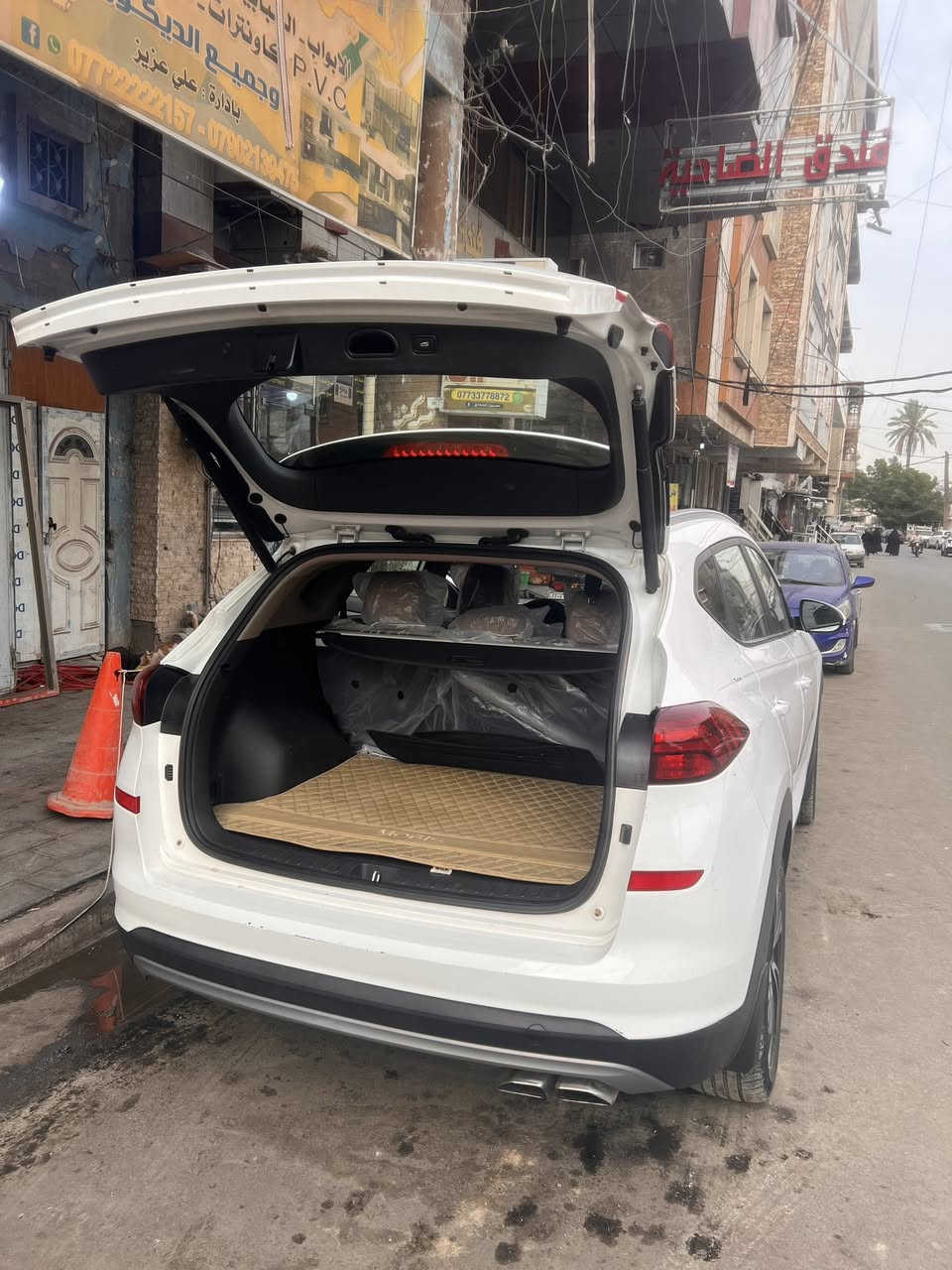 السلام عليكم
توسان 2020 وراد امريكي 

مكينة 2400GDI

ماشية 45340

تبريد قطعتين 

جنطة وكرسي سائق كهرباء 

لايت 5 عدسات 

رادار و تحديد مسار 

اوتو هولد وشاحن وايرليس

سماعات انفنتي

ويل 19

السيارة داخلة كلين بس صار عندي كسر بالدعامية وصار صبغ بالدعامية الامامية فقط السونار ورقم الشاصي بالصور 

مكان السيارة الكاظمية 

👇🏻

السيارة حلوه ونظيفة 

السعر 185$ وبيها مجال بسيط 

***********
