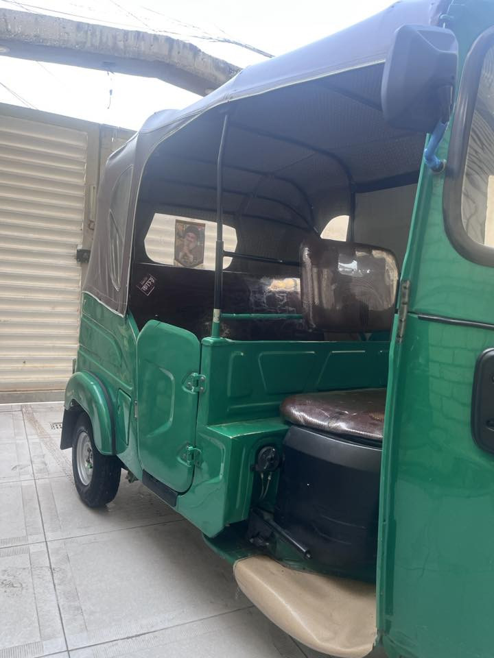 سلام عليكم للبيع باجاج ٢٠٢١ رقم بغداد انكليزي  ***********
