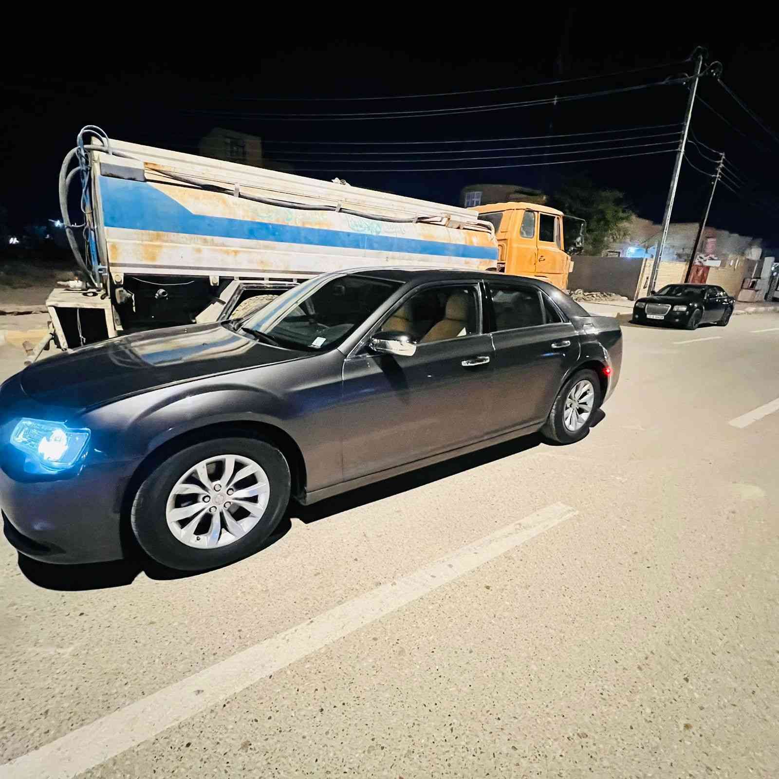 كرايسلر اوبما 2017 اصل اصل وارد كندي 
رقم بغداد
مكينه كير كفاله
حجم المحرك 3600
مواصفات السيارة
*بانوراما
* داخل ابيض
* مصابيح امامية زنون مع بلوجكتر LED .
* ويل قياس 18انج 
* شاشه كبيرة  
* عينه 260 
* مقاعد أمامية كهربائية عدد 2 . .
* مقاعد أمامية تدفئه . .
* تشغيل عن بعد . 
* محدد سرعة . .
* كاميرا خلفية 
* دخول ذكي (بصمة) .
مكان السيارة الناصريه   
السياره جديده بمعنى الكلمه 
  وبدون اي نقصص 
السعر 173
***********
