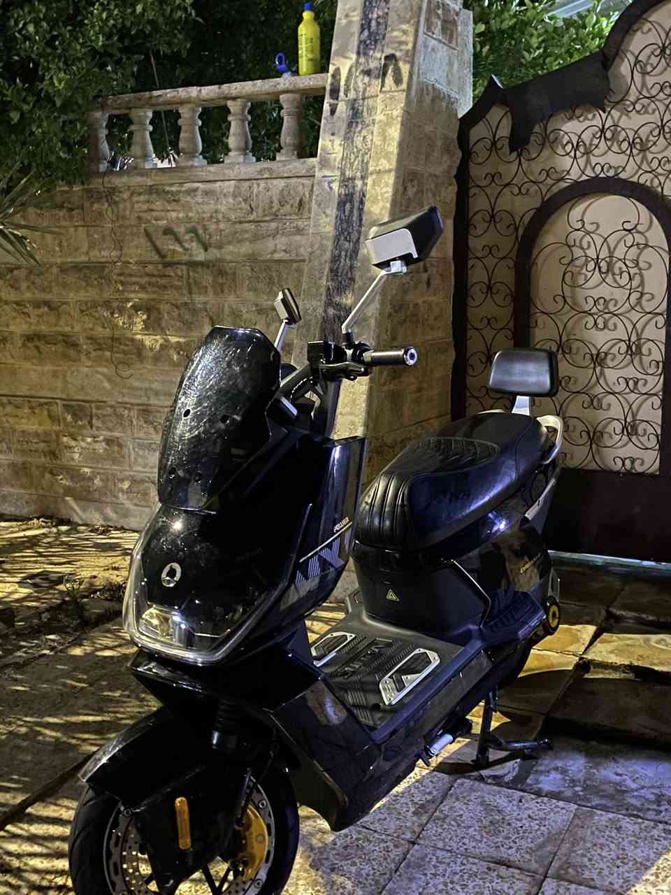 سلام عليكم 
⭐️SUNRA⭐️دراجة من شركة
العالميه يعني مواصفاتها فول
للبيع 
النضافه كدام عينك 
مستعمله 4اشهر بس
6بطاريات كرافين بوضع الشركه✅
ملف 1500W
سرعه60
(ضمان عل دراجه سنتين)✅
موجوده هيه وشاحنته وكلشي
+وصل ضمان والشراء موجود 
رايدها ب975وبيها مجال 
📞***********
