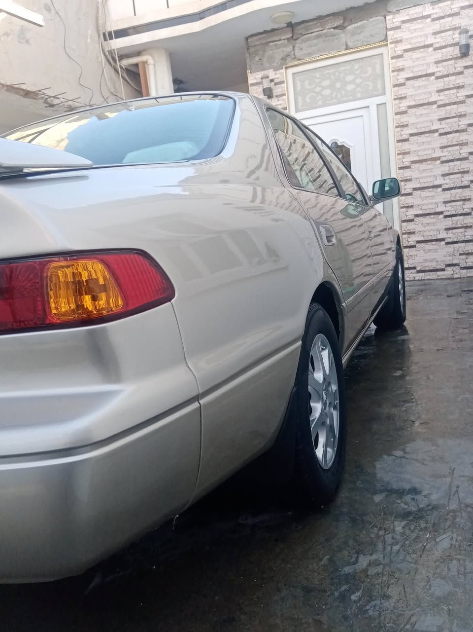 السلام عليكم ورحمة الله وبركاته كامري موديل 2000  للبيع صبغ عام جماليه السعر  80$ وبيه مجال بسيط الاستفسار على الرقم ***********
