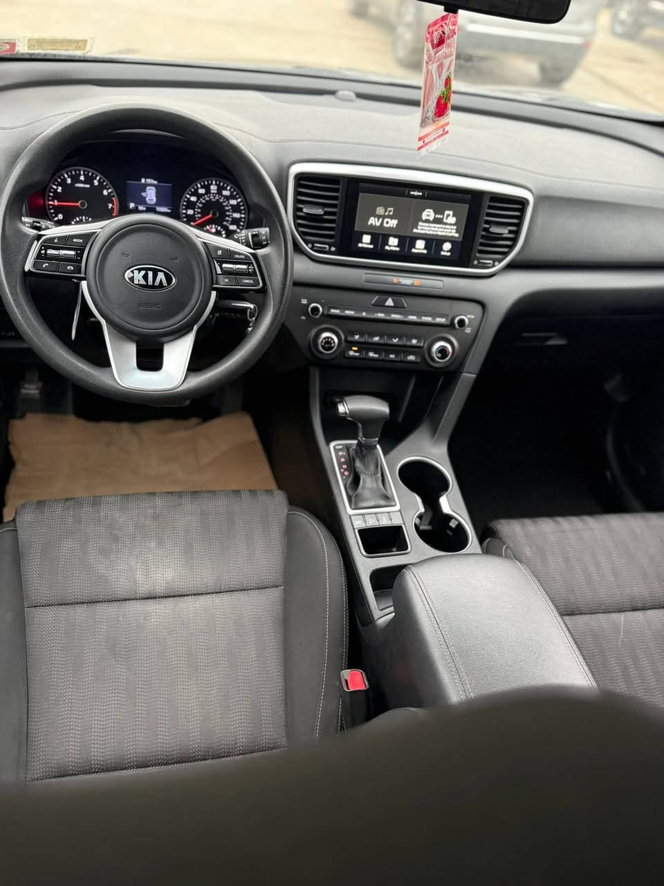 سلام عليكم 

سبورتج امريكي موديل22 ماشيه70 الف  للبيع 

السياره باسمي ثاني يوم تحويل رقم بغداد   

اخوان سياره كلين حادثها سرقه دعاميات وماصده فقط. بس بارد بيهن بيبان   صور امريكه مرفقه

واكيد ايرباك سليم
مواصفات عاديه 
المحرك والكير مكفولات مابيهم شي واكيد الي يشتري لازم ياخذه فحص قبل البيع  مكينه GDI

السعر مطلوب بيهه 195 ورقه وبيهه مجال 
مكانها بغداد راشديه 
***********
