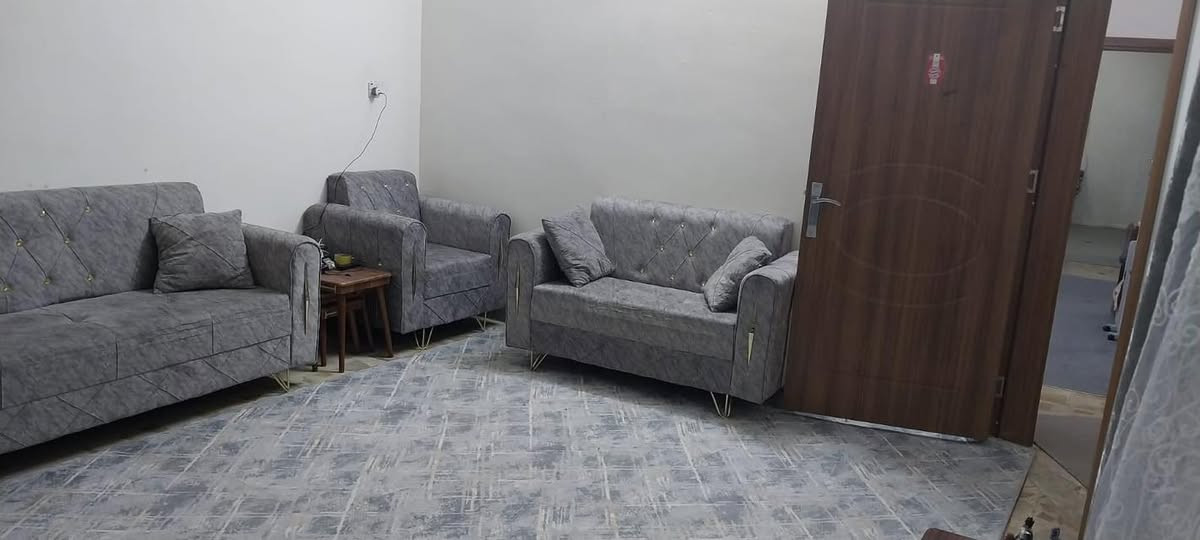 🏘🏘بيت للبيع ديالى خانقين / حي رمضان خلف جامع حجية كافية مقابل مدرسة جديدة قيد الانشاء مساحة 127متر طابق ونص  طابو صرف 
طابق الاول 
1 غرفة نوم واستقبال وصالة داخلية ومطبخ ومجمع صحيات داخلي وخارجي 
طابق الثاني 
1 غرفة نوم وصالة 

السعر / 75 مليون بي مجال 

للأستفسار اكثر اتصال بالارقام فقط 
***********
***********
مكتب فريا موفق للعقار
