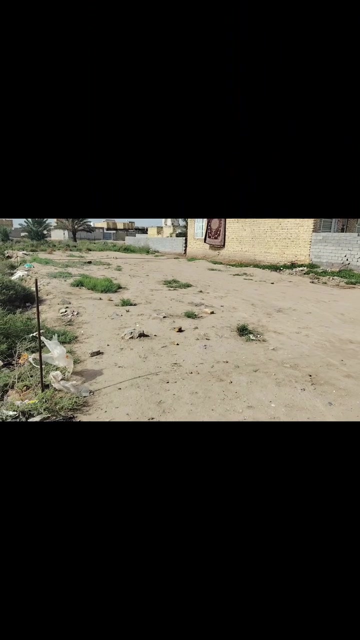 قطعه زراعي للبيع المساحه ٢٧٠ تبعد عن الشارع حوالي ١٥٠ متر السعر ١٧ وبيه مجال العنوان حي فدك السعداويه طريق ال عواد ***********
