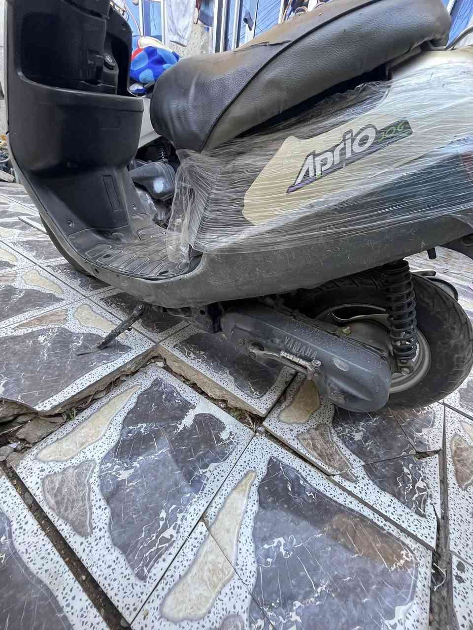 السلام عليكم دراجه يوماها بطه سرعه ٦٠للبيع الدراجه حلوه شلعه ومعدل فول مكينه خرسه ابلاد ممفتوحه شغاله سلف وهندر السعر ١٧٥ قفل قفل الرقم *********** المكان حي الجهاد
