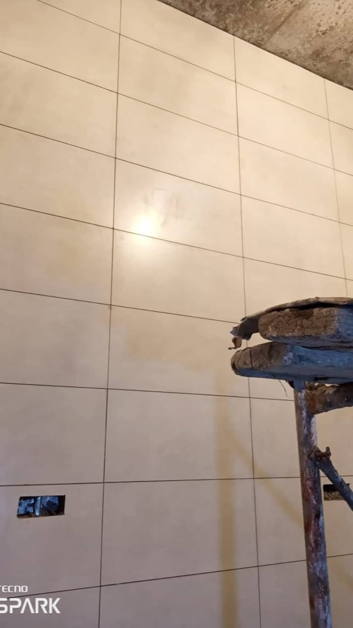 السلام عليكم خلفه سيراميك ارضي وجداري شغل مضبوط متفرغ حالين لعمل داخل البصره ***********
