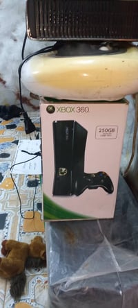اكس بوكس 360 للبيع اخو الجديد نظافه 90% السعر 130,000 قفل ياتي مع 40 ل...