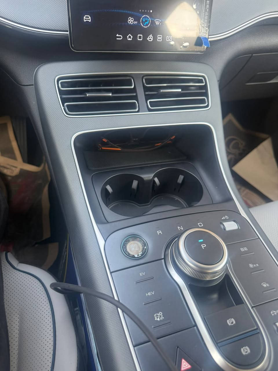 السلام عليكم للبيع بي وايدي بدون رقم زيروووو دست رويل  فول ترقيم عل مشتري  العنوان بغداد للاستفسار على رقم ***********
