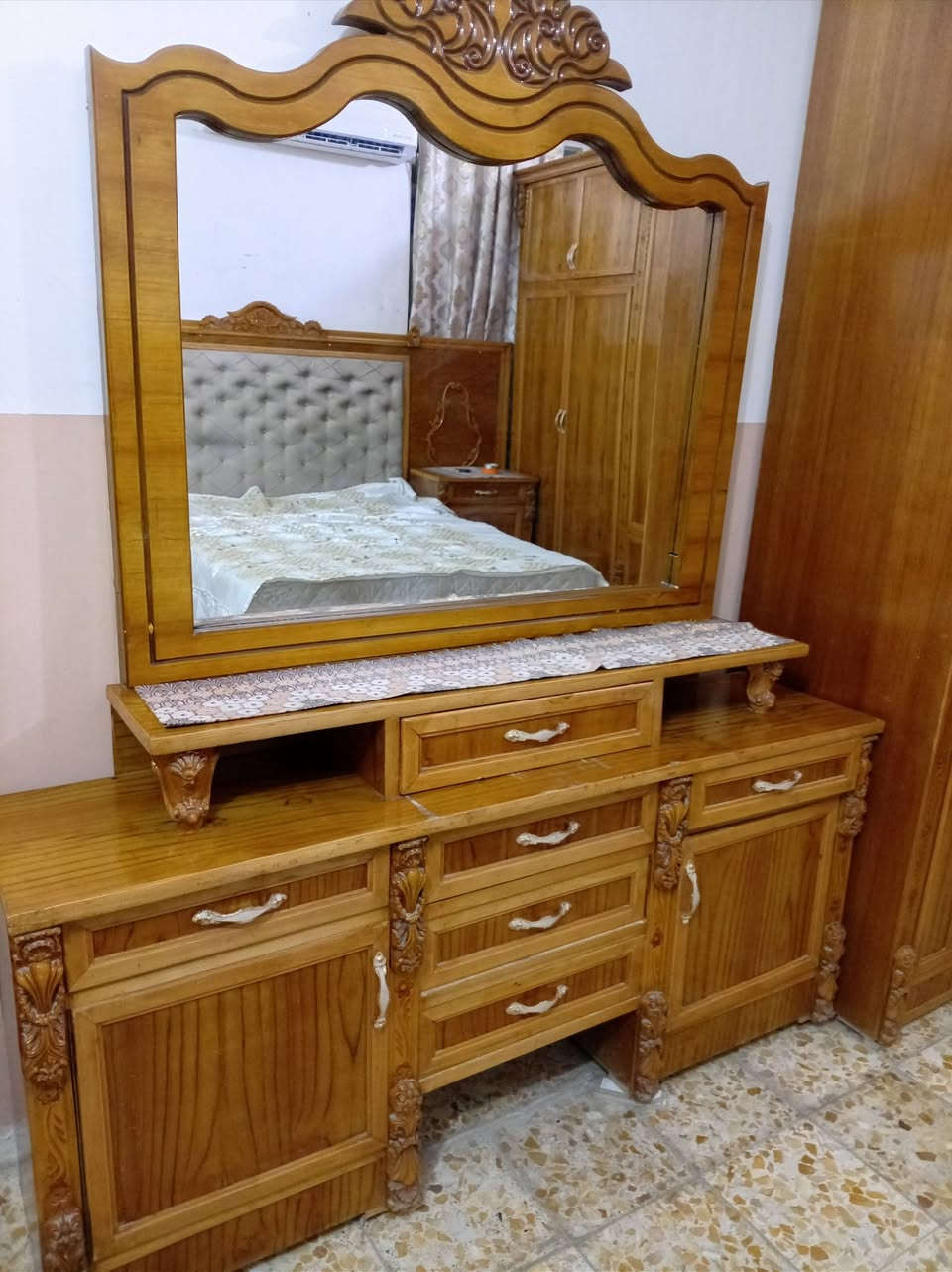 #مرحبا غرفه للبيع جديد نجاره تخبل مشتغليها ب مليونين و750 واريدها ب مليون ب750 بيها مجال بسيط للشراي رجائا الي مايشتري لايكسر بسعرها لان شاهد الله ورسوله مشتغليها بهذا السعر ونزلت من فلوس نص السعر لكون عدنا ظرف ومستعجلين ع بيعتها@


**إذا كنت صاحب هذا الإعلان وتريد حذفه لأي سبب، رجاءا أرسل رسالة إلى الدعم الفني**