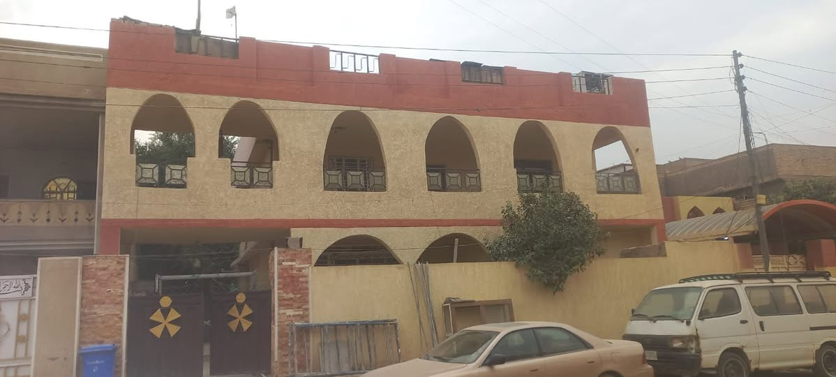 بسم الله وعلى بركة الله 
300م مربع طابقين مسلح للبيع فقط السعر مناسب قياسا باسعار المنطقه طابو ملك بوجه ثاني فرع عن يسار مطعم الامير للتواصل واتساب او مازنجر او اتصال على الرقم ***********
يحتوي 6 نوم استقبال مطبخ حولي الكابق الثاني نفس الاول بالتصميم والنظافه بالكون على طول الجبهه 
ترك خلفي حديقه اماميه وكراج وحديقه جانبيه مساحه 80م 
البيت عالي عن الشارع والمنطقه كاملة الخدمات 
السعر خاص ومناسب تقريبا 
رجائا فقط الشراي يتصل او يراسل 
وتحياتي للجميع
