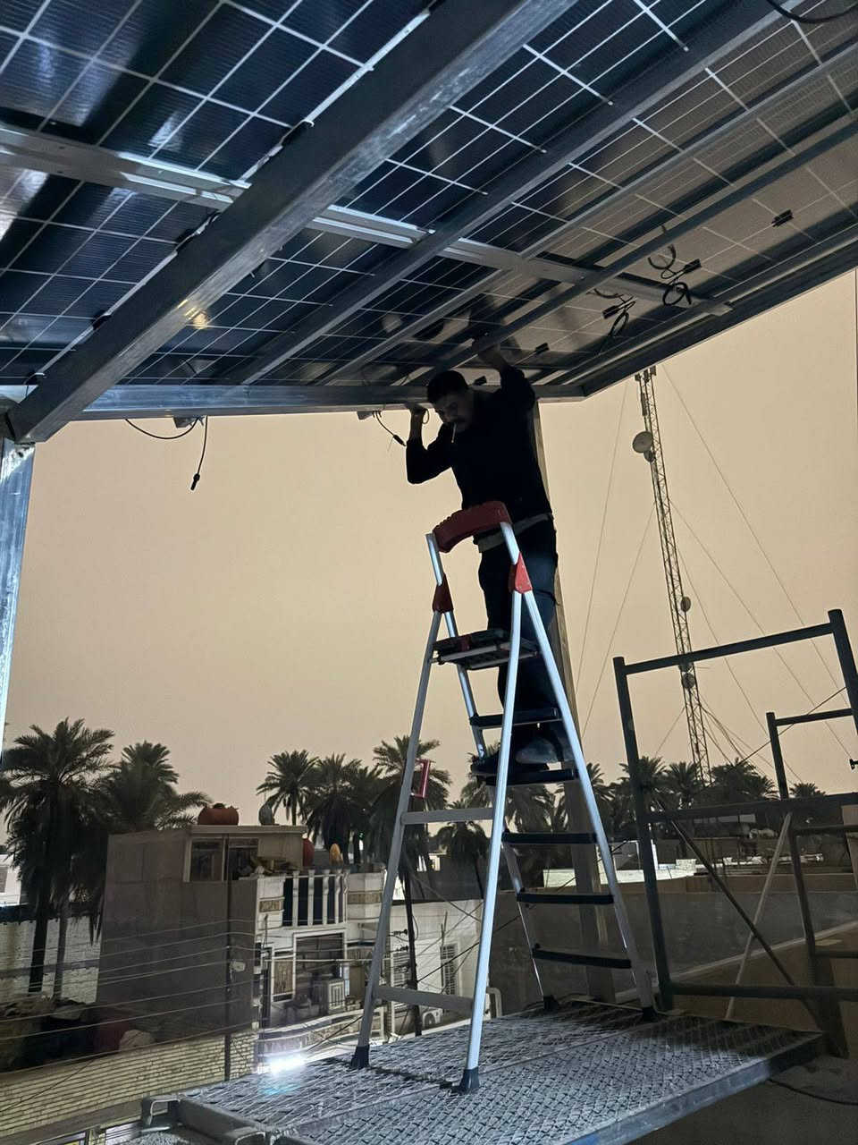 نحن في [شركه نمور البراري ] متخصصون في تنفيذ كافة مشاريع الطاقة الشمسية وتزويد المباني السكنية ول مجمعات  بأحدث الأنظمة المتكاملة.
لماذا تختارنا لتجهيز منزلك بالطاقة الشمسية؟
✅ توفير فوري: قلل فاتورة كهرباء منزلك بنسبة تصل إلى 90%.
✅ استقلال تام: طاقة مستمرة لا تنقطع، وداعاً لمشاكل انقطاع التيار.
✅ أنظمة ذكية: حلول مخصصة للمنازل (سخانات، إضاءة، تكييف) بأعلى كفاءة.
✅ جودة عالمية: نستخدم أفضل الألواح والمحولات (Inverters) مع ضمانات حقيقية طويلة الأمد.
✅ تنفيذ احترافي: فريق هندسي وفني متخصص يضمن لك التركيب الآمن والمنظر الجمالي للمبنى.
​خدماتنا للمباني السكنية تشمل:
📍 تصميم وتركيب الأنظمة الملحقة بالشبكة (On-Grid).
📍 أنظمة التخزين والبطاريات (Off-Grid) للاستقلال الكامل.
📍 صيانة دورية وتنظيف للألواح لضمان أعلى أداء.
​مستعد للبدء؟
لا تدع الشمس تشرق دون أن تستفيد منها! اطلب الآن معاينة مجانية لمنزلك وسيقوم خبراؤنا بدراسة احتياجك وتقديم العرض الأنسب لك.
​📞 للتواصل والاستفسار: ***********]
💬 أو راسلنا مباشرة عبر رسائل الصفحة.
