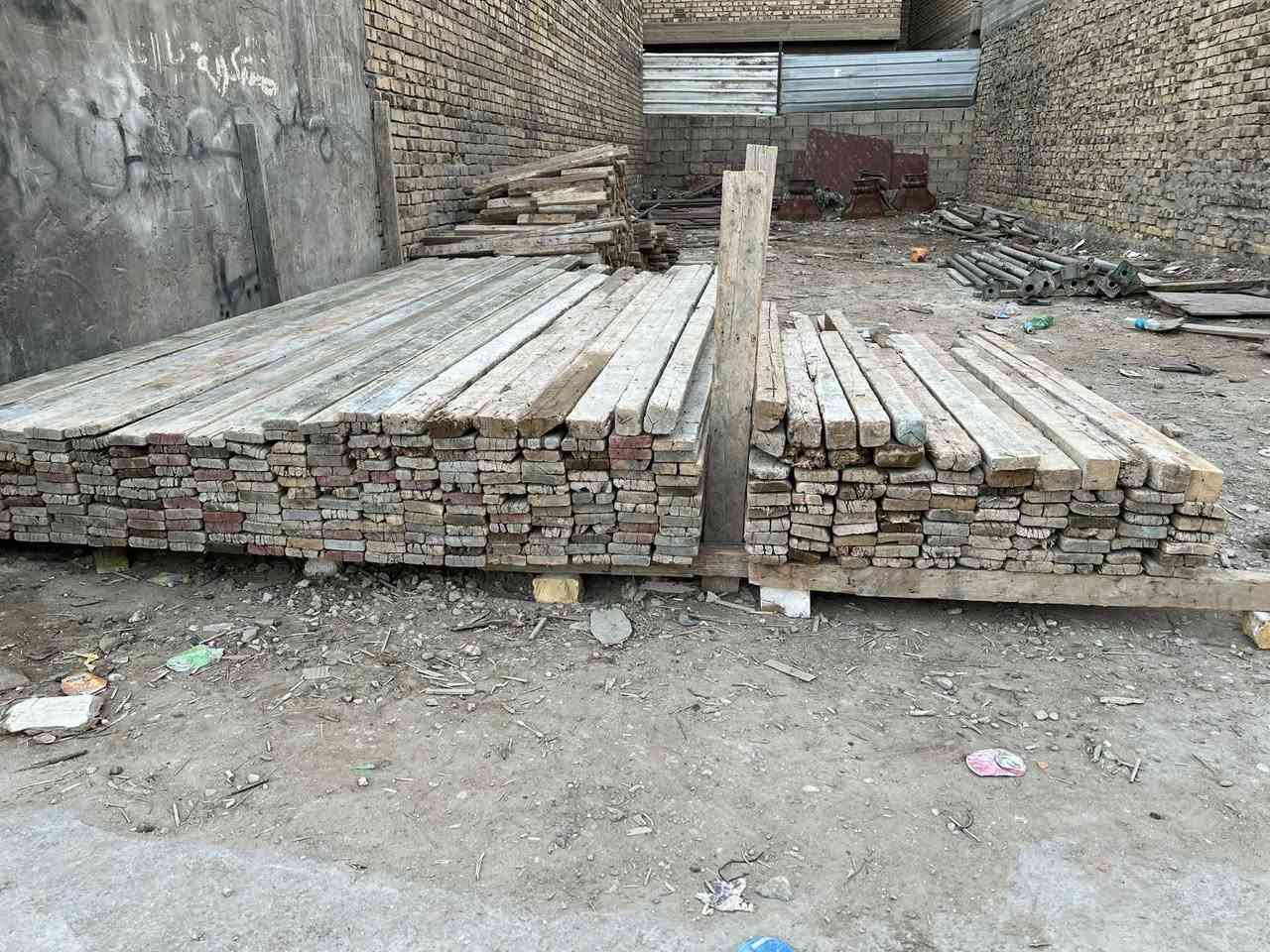 خشب للبيع عدد 4 مكعبات ونص اتصل ‭0786 447 2601‬
تفاصيل 
لوح طول 4 عدد مكعب
لوح طول 3 عدد مكعب وربع بقارات عدد مكعب ونص
مقاصير لوح عدد نص مكعب سير ربع مكعب
