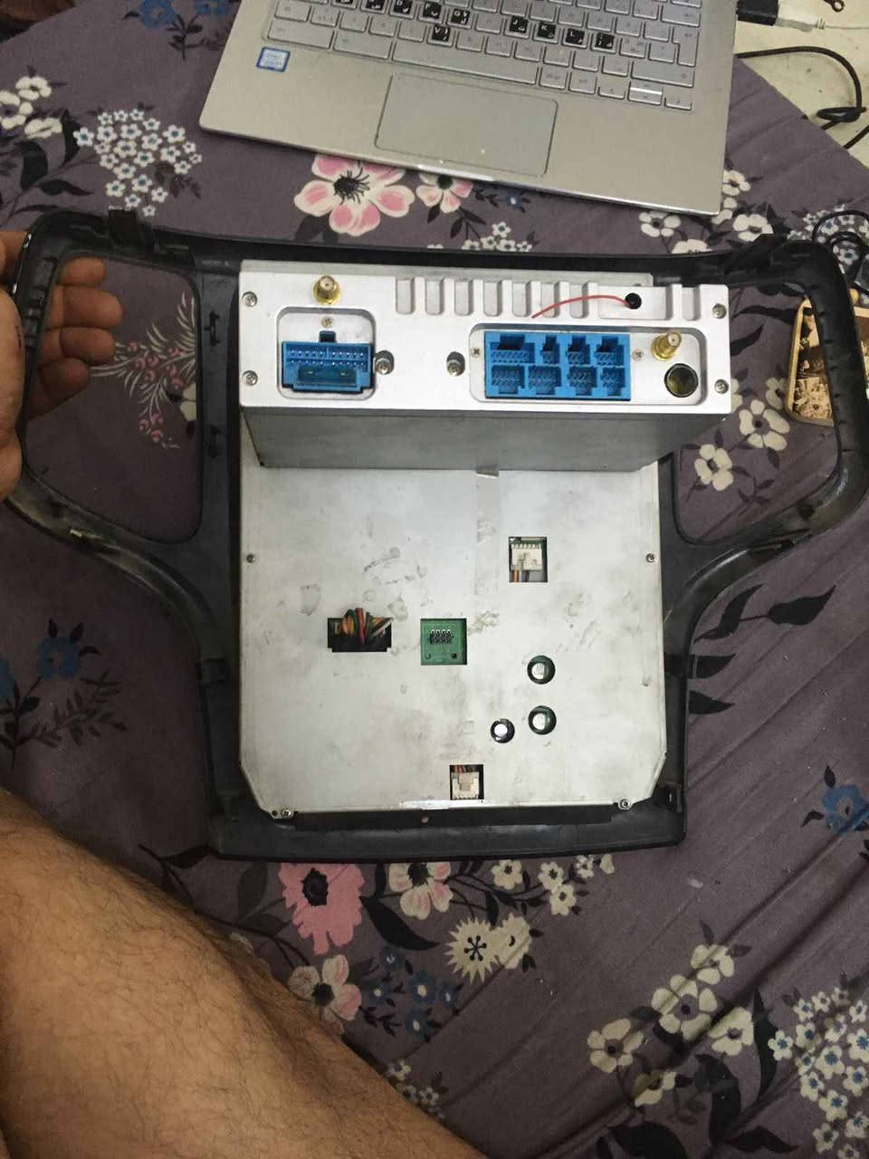 شاشة نوع تسلا للجيب لاريدو كامله مع الملحقات جيب وشد وياها كل الكيبلات والكومباس للبيع ب200 الف وتعرفون الجديده بيش ميحتاج احجي مكاني بغداد حي العدل *********** بغداد, العراق
