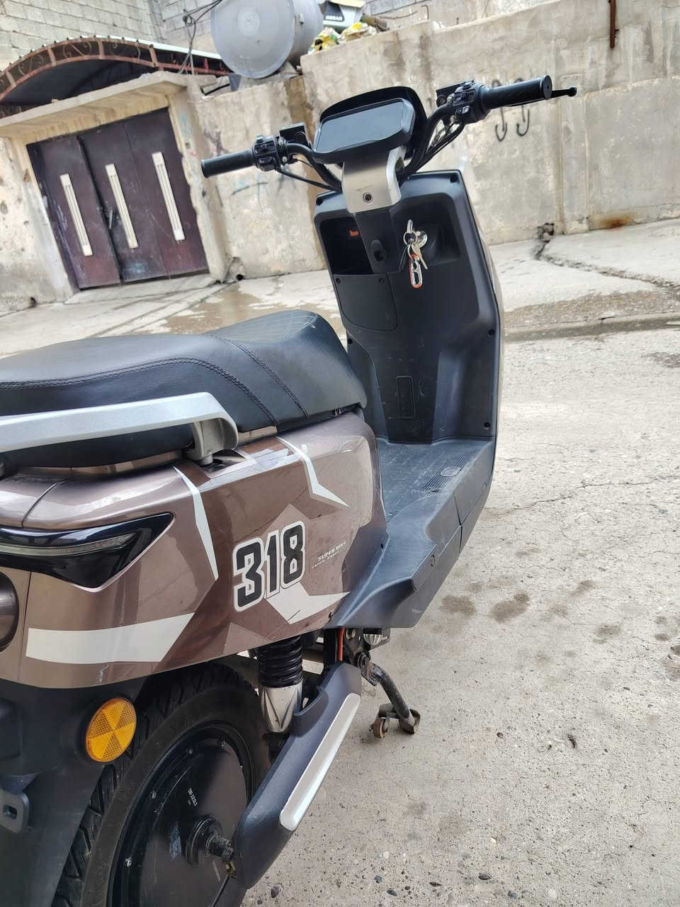 دراجه شحن للبيع 318 المعروف لا يعرف
ملف وعقل شرط 
بي نضام باك 
6بطاريات كبار شرط 
لايت زينون 
كهربائيات كلها شغالهة 
ملف 2000 
عنوان موصل ايسر حي عدن السعر 525 $ بي مجال للناس الطيبه(***********)
