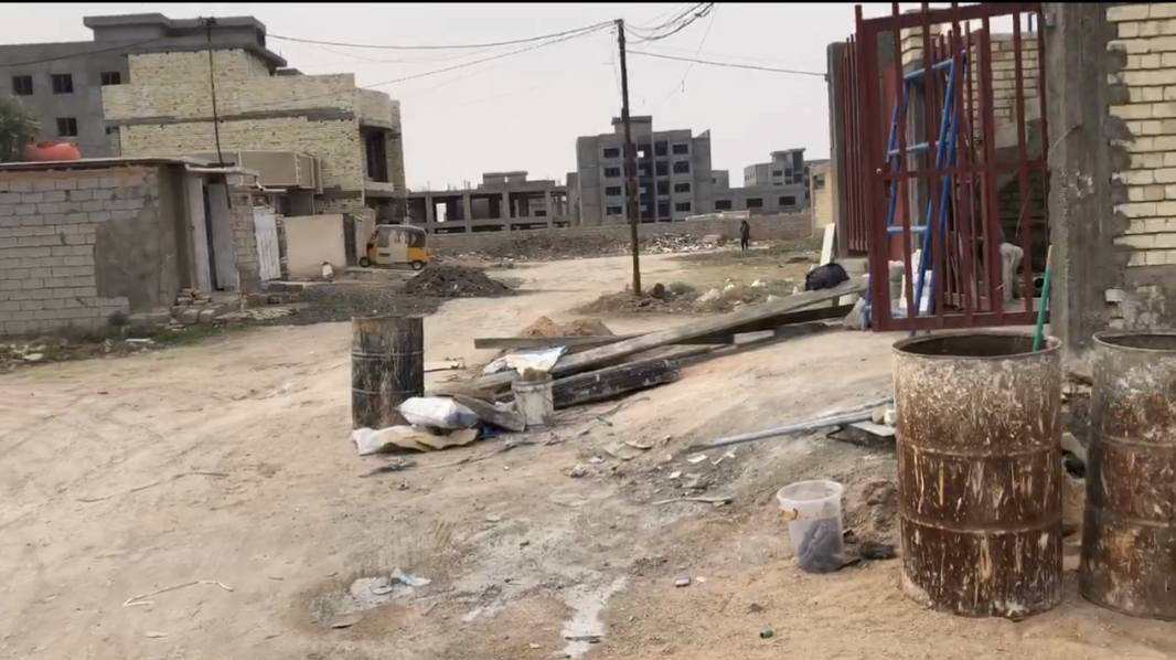 السلام عليكم... 
قطعة أرض للبيع طابو صرف بيع مستعجل وسعر مناسب تكدر تسحب عليها اسكان ... المحموديه حي العسكري الصحفيين... الفرع الي بي القطعة ساكنين بي وخير من الله بي بيوت... المساحة ١٢٥ م  /  واجهة ٥ م  /   نزال ٢٥ م 
للاستفسار مراسلة الصفحة او الاتصال على ه‍ ***********
***********
