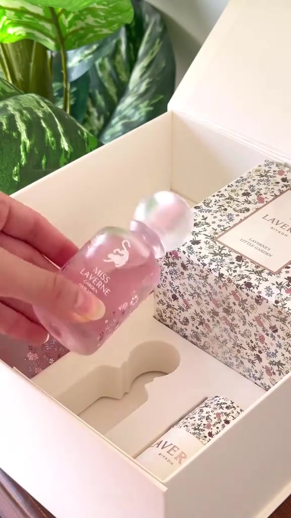 توفر مجموعه مس كاردن الصيفيه من لافيرن في بيج عطور تاج 👑 الفخامه
عطر روعه ثبات وفوحان الاصلي يناسب جميع النساء محبي العطور🤍 للحجز مراسله الصفحه او واتس اب *********** او *********** يتوفر توصيل داخل الموصل وجميع المحافظات
