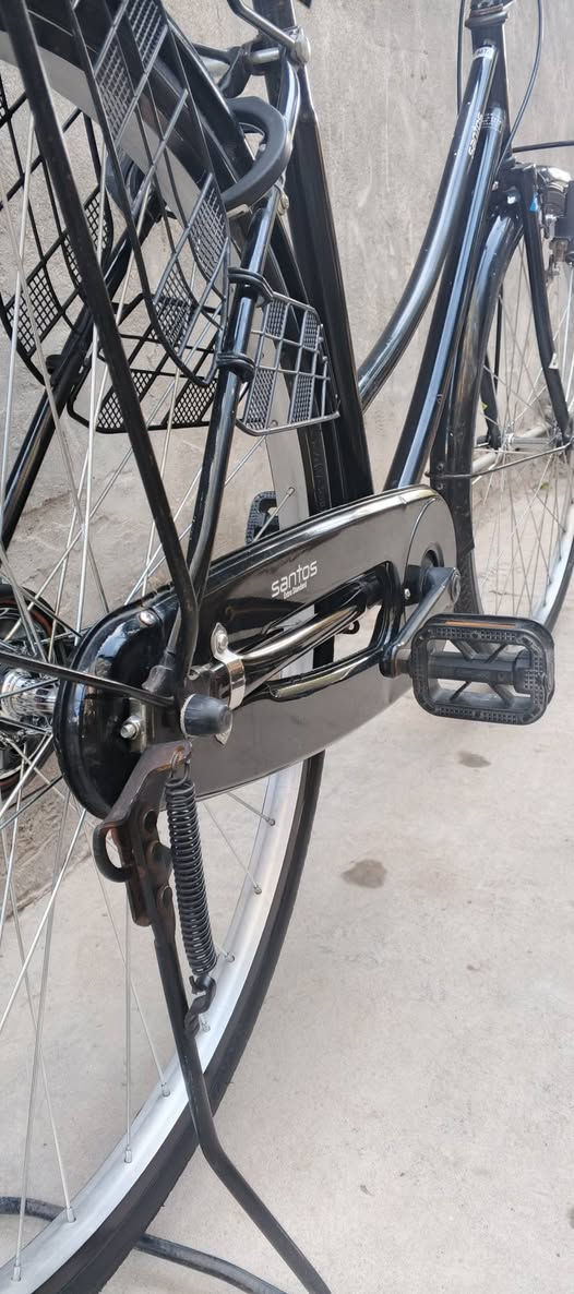 بيسكل للبيع سعر 150  وبي مجال مكاني بصره قرنه بس الشراي خاص رقم الهاتف ***********
