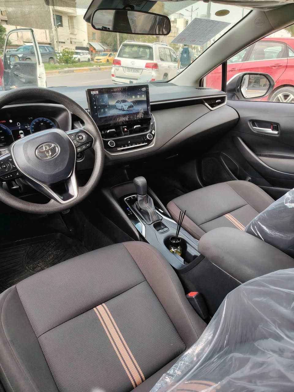 السلام عليكم
كورولا 2025 خليجي  هايبرت فول مواصفات سياره جديده جدا عل وضع شركه
بصمه تشغيل وابواب ووصندوق
سلايد فتحه
شاشه لمس وكامره دواره
حساس خلفي
راداد أمامي
حساس مطر
سنويه ورقم جديد وهزه رقم دولي الجديد باسمي 
عدتها والكاعيات وغراضها بعدهن بل جيس بل صندوق
سياره جاهزه مابيها اي نقص سعر 148ورقه وبيها مجال للطيبين التساهل موجود وتأخذوها من عيوني 
للبيع أو مراوس حسب الرغبه مكان سياره قرب ساحه عدن *********** حيدر السعدي
