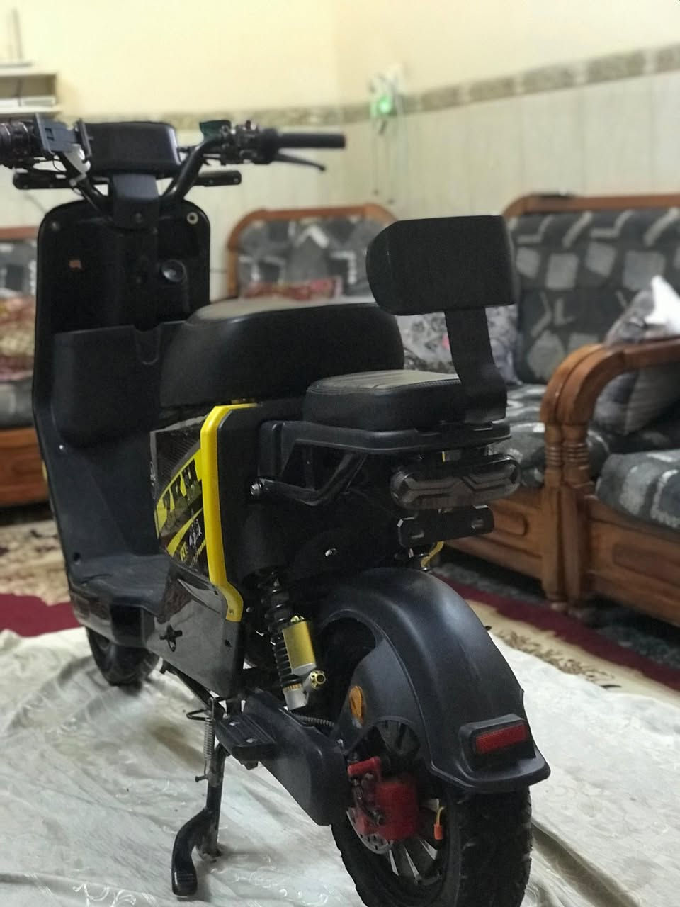 من رخصة الادمن دراجة R11 ونلي سرعة 80km عدد البطاريات 5 ملف 2000w الدراجة اخت الجديدة ماشية 5 الاف دراجة مشدودلها صندوق + ستاند موبايل + دسكات جديدة ام بي ثري الكهربائيات كلها شغالة الدراجة بيها بك R الرجوع للخلف اربع سرع شلعة تشك الكاع دبل اشارة والفدرالي تشتغل على الكرت والسويج شاحنة جديدة ام العداد تخم ويارات اصلي للبطاريات شادلها مري هم وياها والتجوة والكشن الخلفي موجودات وياها السعر 550 الف وبيها مجال بسيط واسف على الاطاله 
مكاني اعظميه. او قاهره تواجدي 

+964 771 230 2067
للاستفسار اكثر هذا  رقمي
