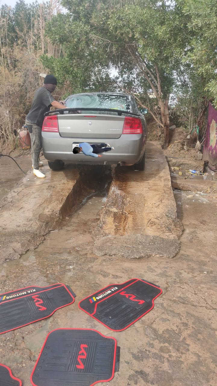 سلام عليكم بيع او مراوس بشاهينه 
جارجر 2010 متوم وجاهز حداديه كير ومكينه كارتون
تبريد ثلج محرك 6 سلندر مكاني ذي قار قضاء شطره 
سعره 37 وبيه مجال 
***********
