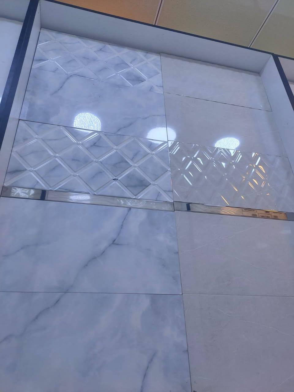 جدران ايراني قياس 30*60درجه الأولى 
الرمادي خمسه كيلو دخول الحريه للستفسار ***********
