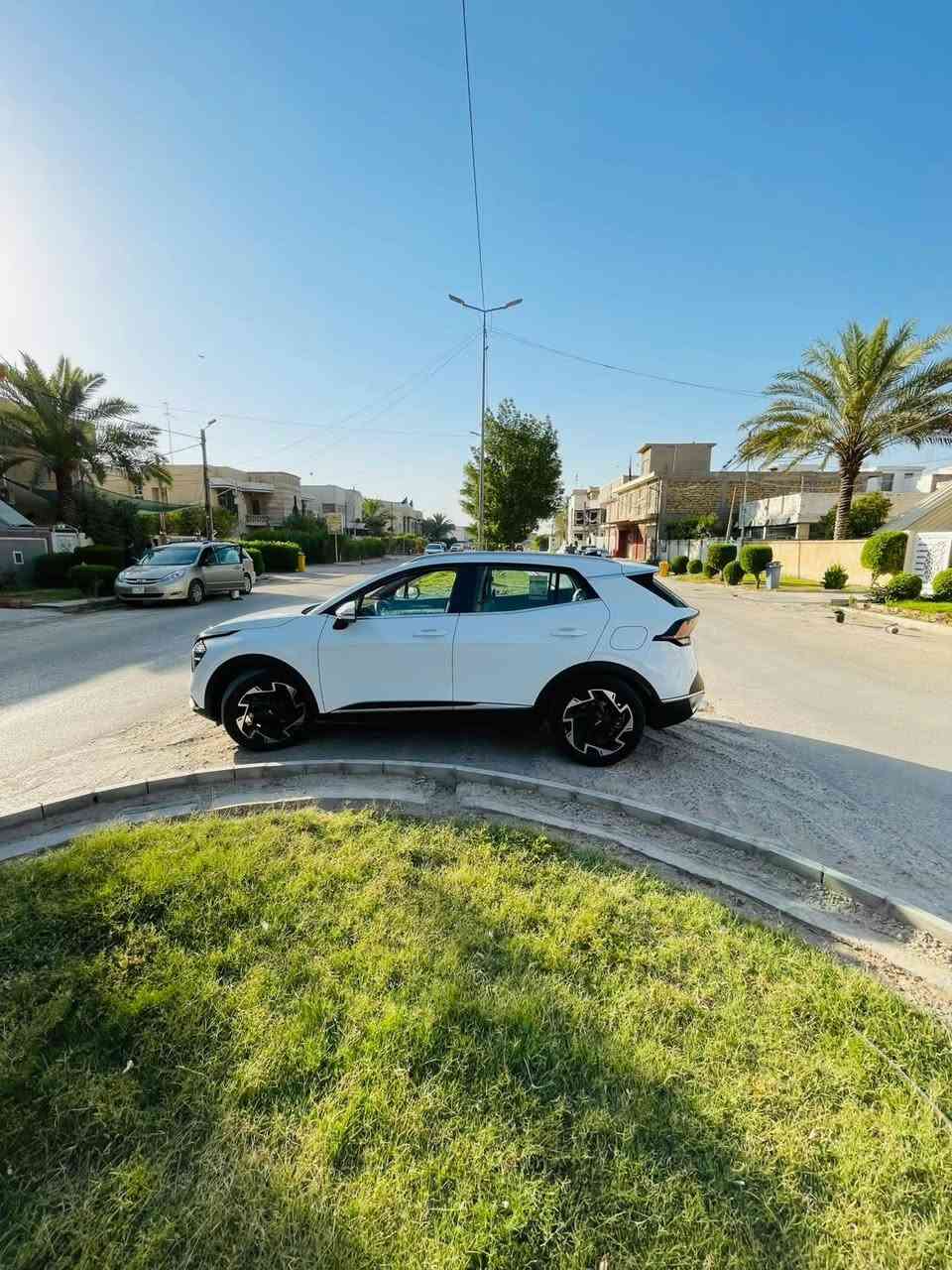 للبيع: كيا سبورتج 2022 
للبيع سيارة كيا سبورتج موديل 2022 بمواصفات "( خليجي )" ومحرك قوي سعة 2000cc.

​السيارة مكفولة (خالية من الحوادث) فقط وجود خدوش بسيطة جداً في الدعامية 

​الممشى: 67,000 كم فقط.

رقم بغداد السيارة مسجلة باسمي  والتحويل يتم في نفس يوم البيع لضمان حق المشتري

​مكان السياره بابل الحله شارع 40

​السعر: 19,800 دولار (198 ورقة)

​للاستفسار ومعاينة السيارة يرجى التواصل على الرقم:

📞  ***********

