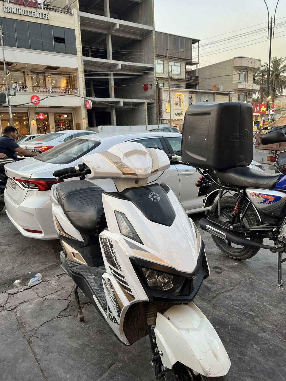 شباب دراجه شحن سكنس سرعه حقيقي 70 للبيع كلشي كامل بطاريات جديده المكان الصليخ ال600 السعر 600وبيهه مجال قليل  الرقم*********** اتصل وبيك خير وتدلل
