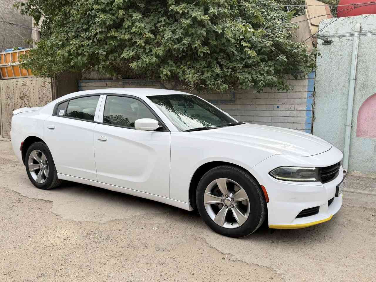 السلام عليكم 

جارجر 2018 خليجي كفاله عامه حته دعاميات 
السعر : 228 $

تويل 
 
اتصال *********** 

تشغيل عن بعد 

كشنات جلد 

المحرك : V6.  3.6L 

المواصفات :

مصابيح أمامية زنون .

كشافات الضباب زنون 

 المصابيح الأمامية مع LED

حساسات . خلفي امامي

شاشه كبيرة مع نظام ملاحة نفكيشن GPS 

الشاشة مع اوپشنات GT
سستم صوت الپاين .
ويل 18 تخم تاير جديد 
تشغيل عن بعد . 
محدد سرعة . 
تلفون بلوتوث . 
كاميرا خلفية 
مرايا متحسسة للاضاءة العالية .

كير شفتر بالستيرن . 

دخول ذكي (بصمة

مكان سيارة ⁠بغداد
